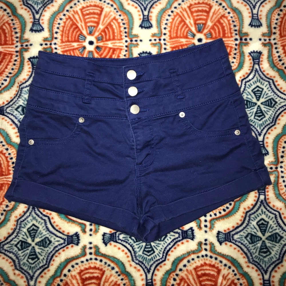 🔴 Blue shorts